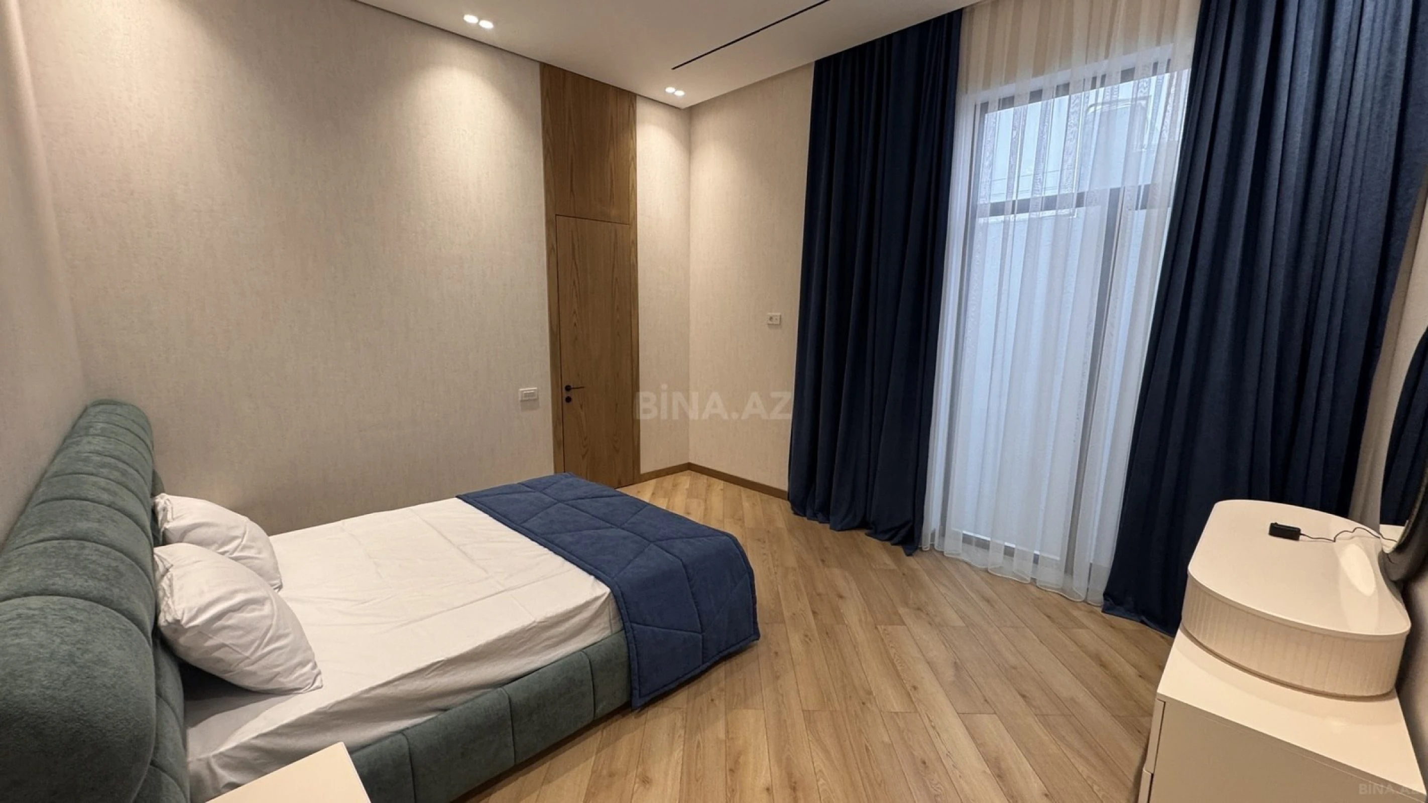 Satılır 5 otaqlı həyət evi 250 m²