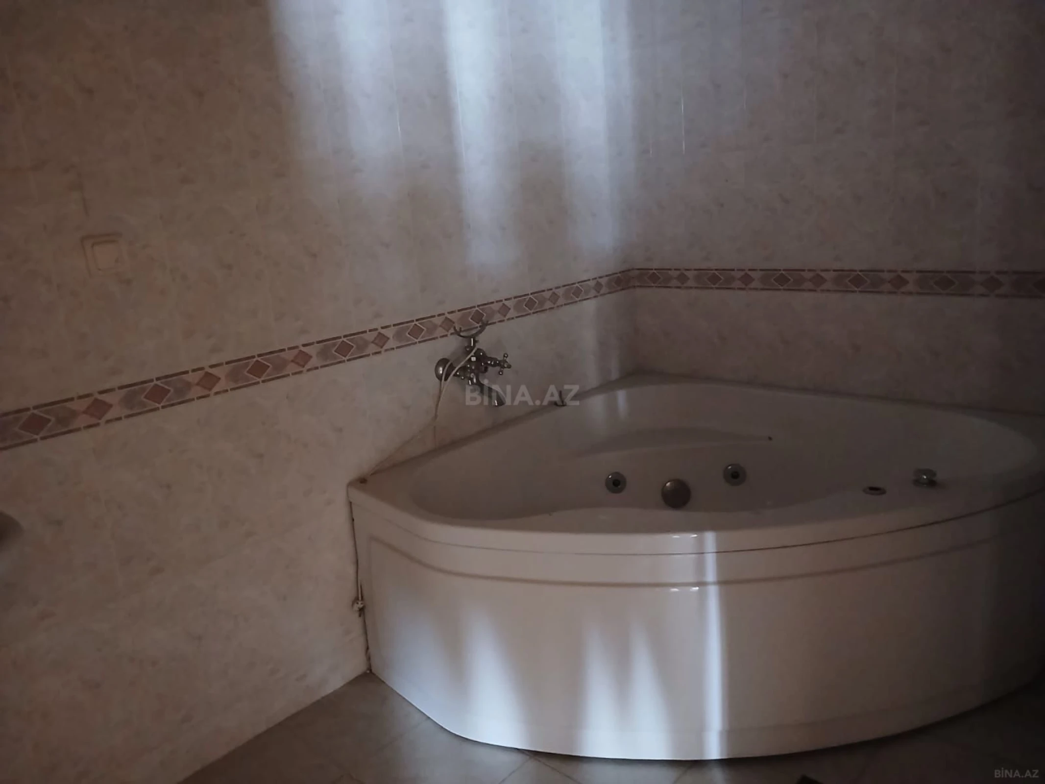 Kirayə verilir 12 otaqlı həyət evi 500 m²