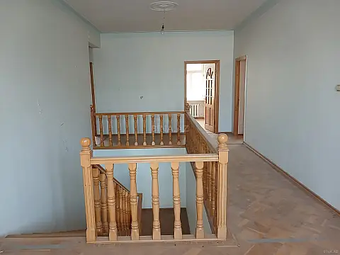 Kirayə verilir 12 otaqlı həyət evi 500 m²