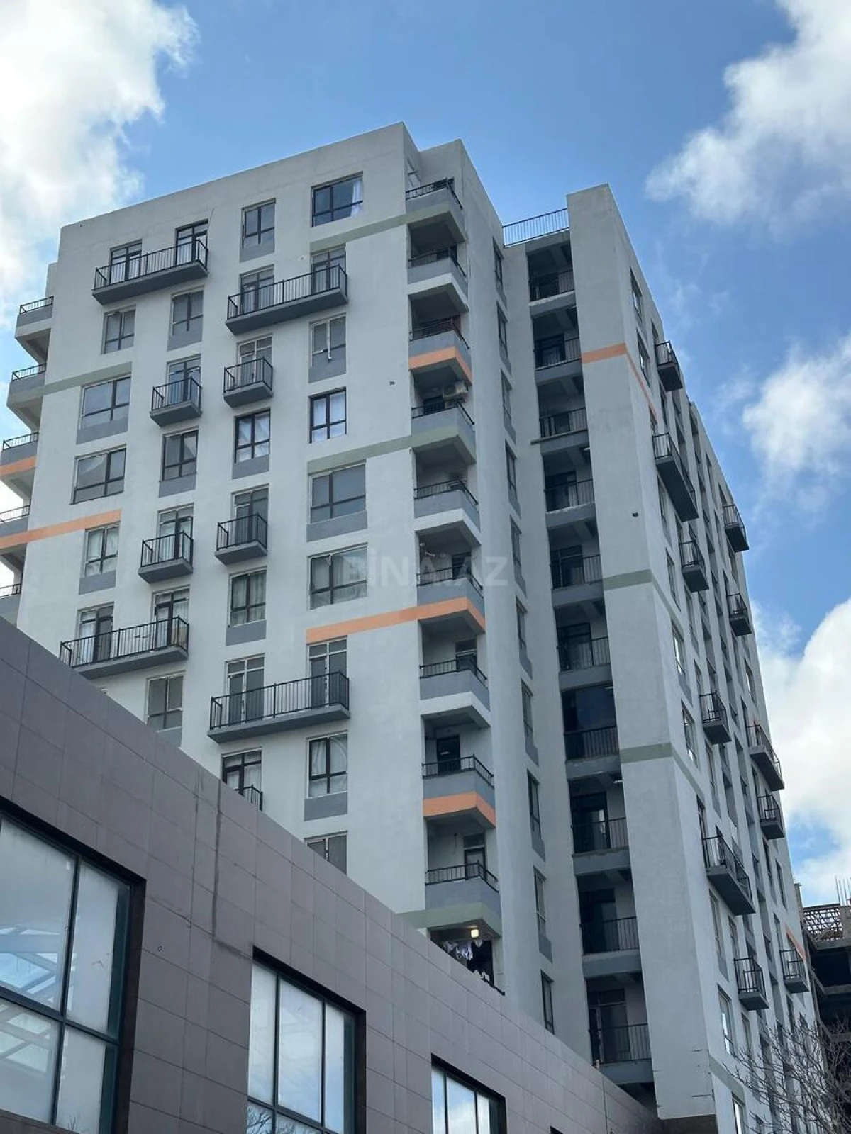 Satılır 2 otaqlı mənzil 76 m²