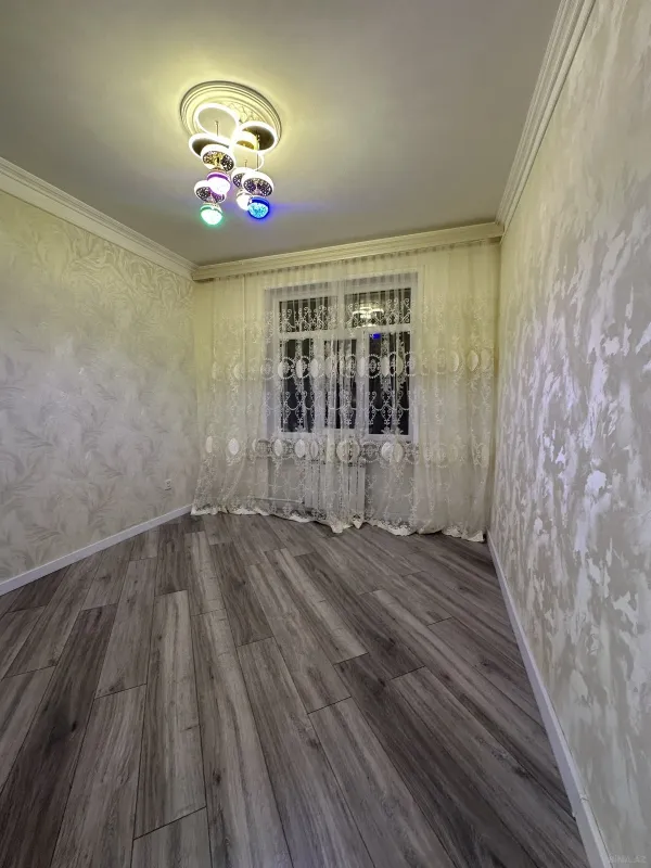 Satılır 4 otaqlı mənzil 118 m²