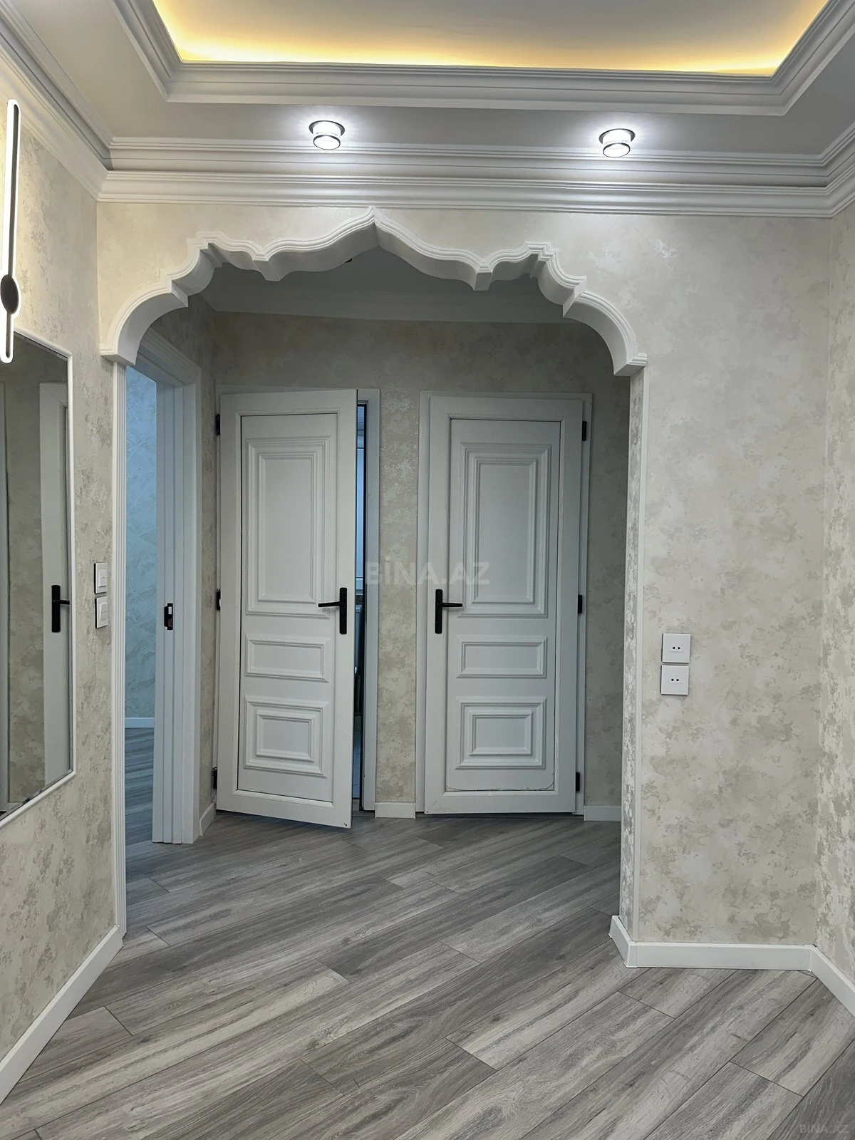 Satılır 4 otaqlı mənzil 118 m²