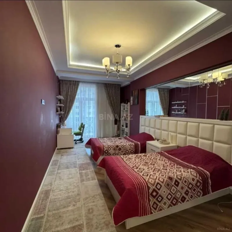 Satılır 4 otaqlı mənzil 182 m²