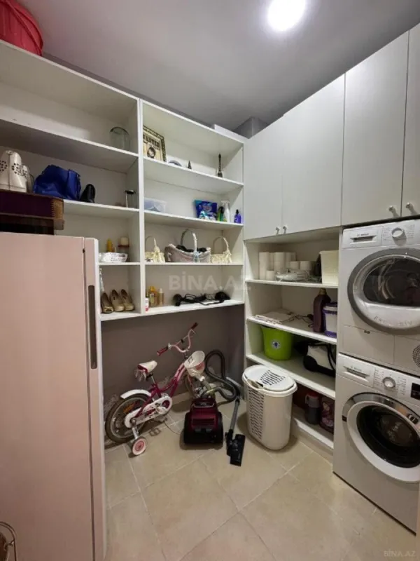 Satılır 4 otaqlı mənzil 182 m²