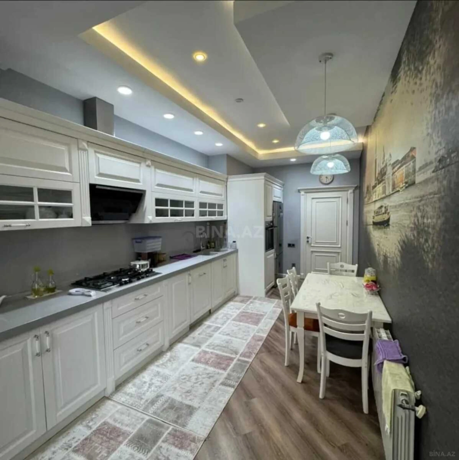 Satılır 4 otaqlı mənzil 182 m²