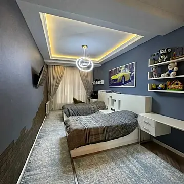 Satılır 4 otaqlı mənzil 182 m²