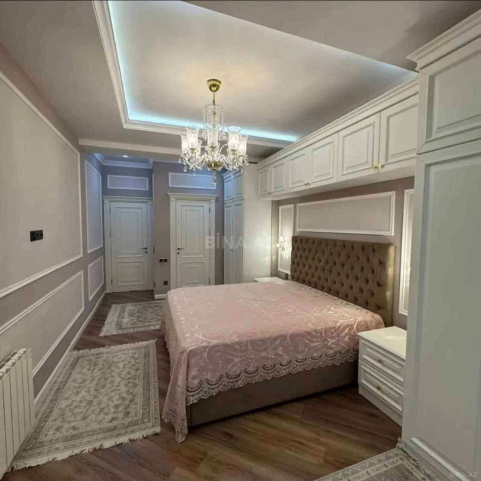 Satılır 4 otaqlı mənzil 182 m²