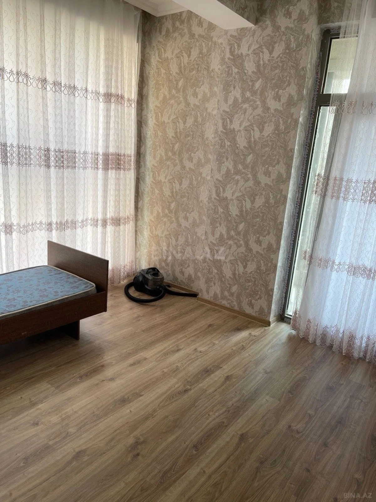 Kirayə verilir 3 otaqlı mənzil 127 m²