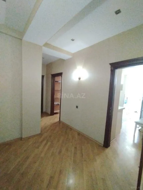 Satılır 3 otaqlı mənzil 126 m²