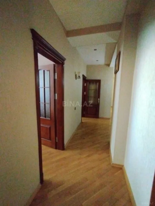 Satılır 3 otaqlı mənzil 126 m²