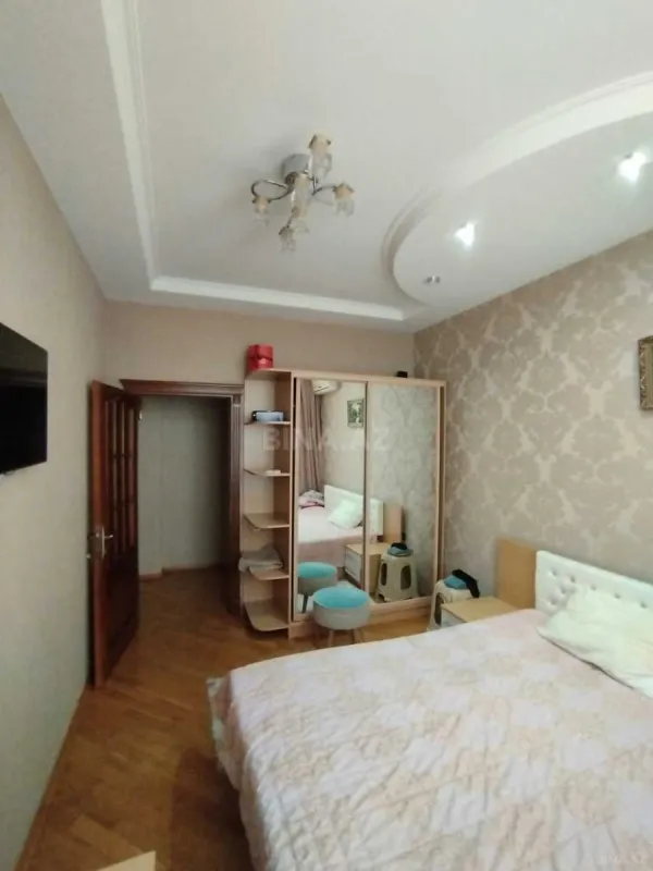 Satılır 3 otaqlı mənzil 126 m²