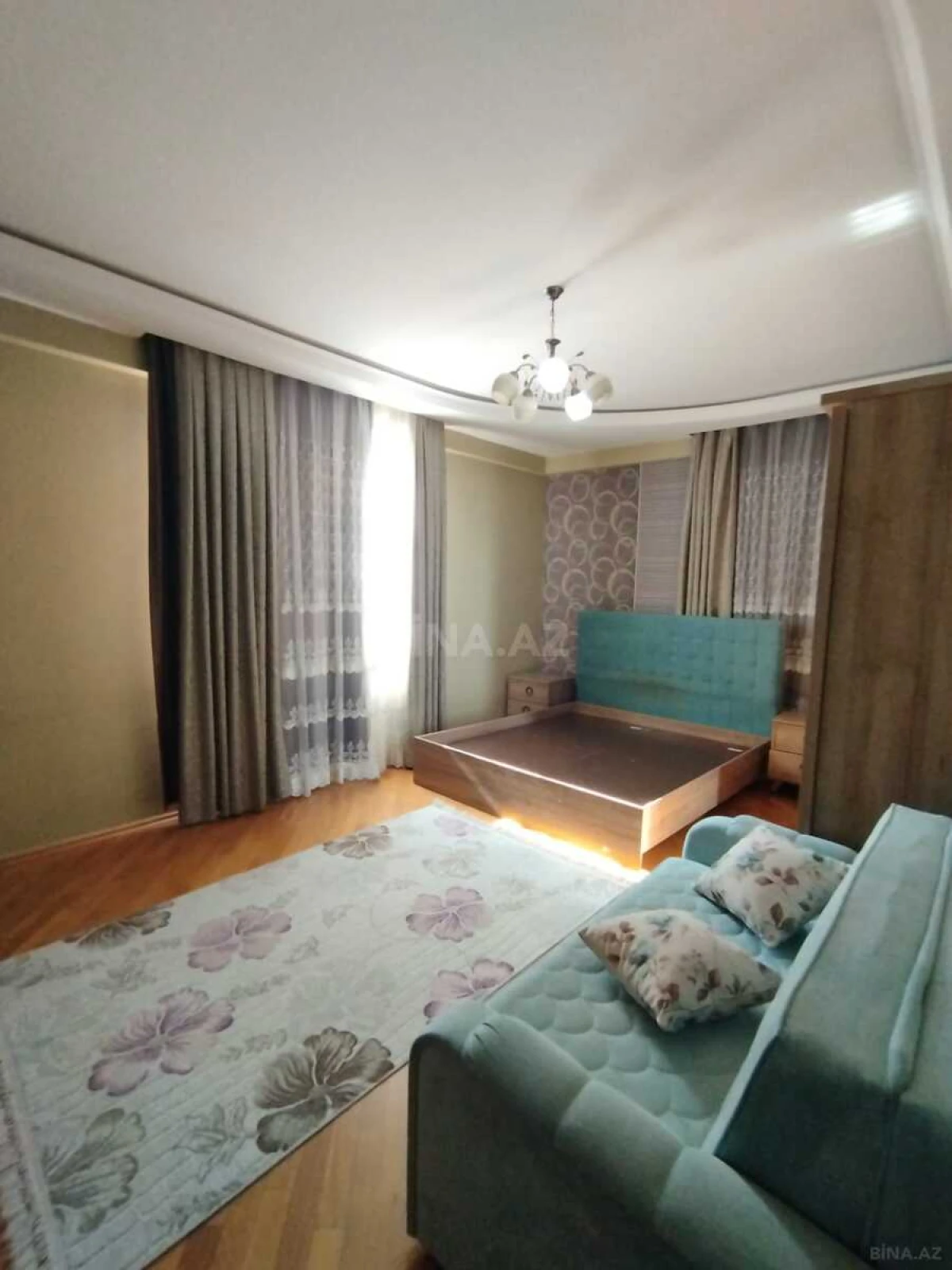 Satılır 3 otaqlı mənzil 126 m²