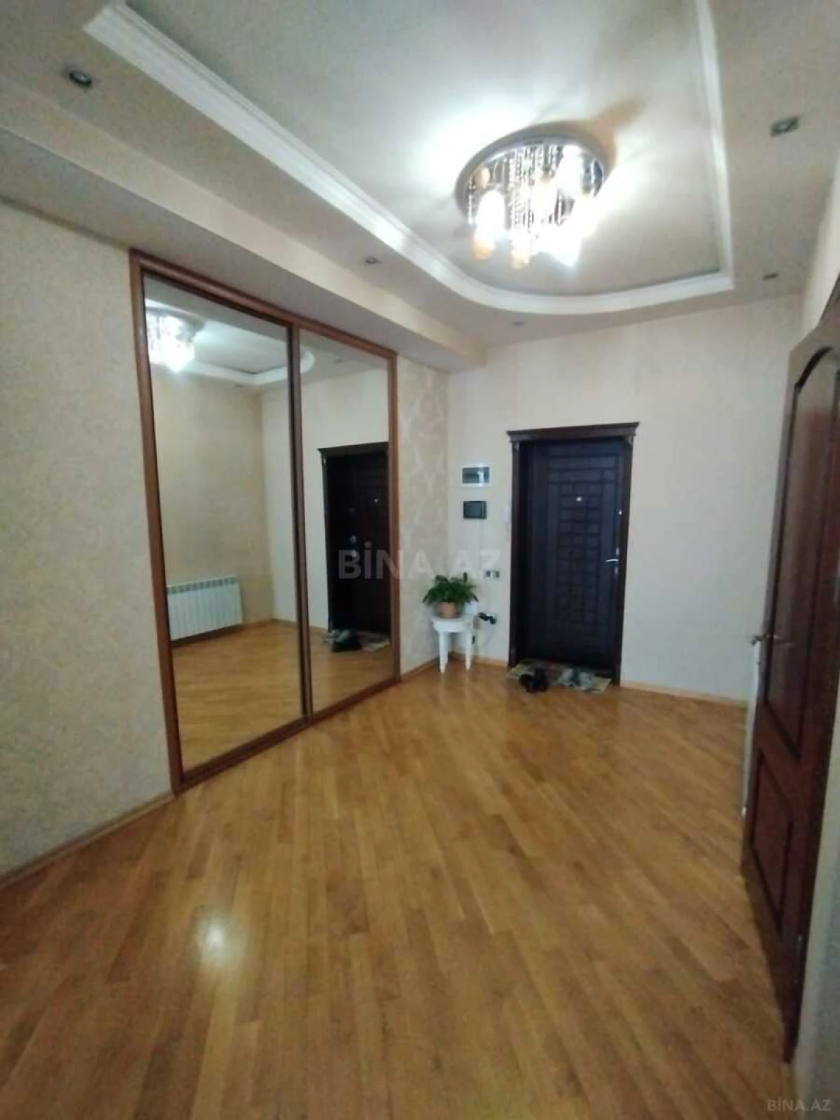 Satılır 3 otaqlı mənzil 126 m²