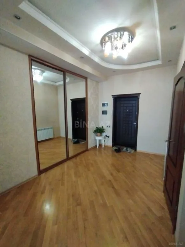 Satılır 3 otaqlı mənzil 126 m²