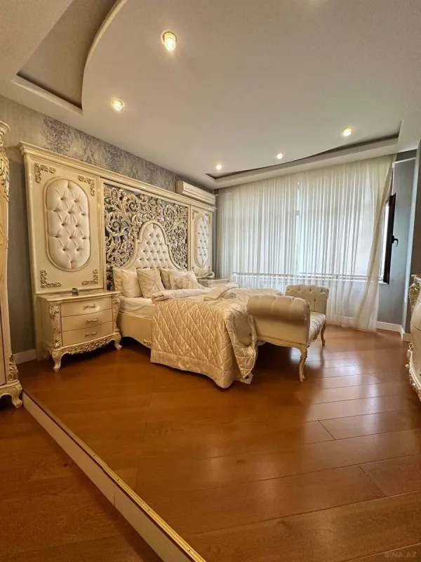 Satılır 4 otaqlı mənzil 240 m²