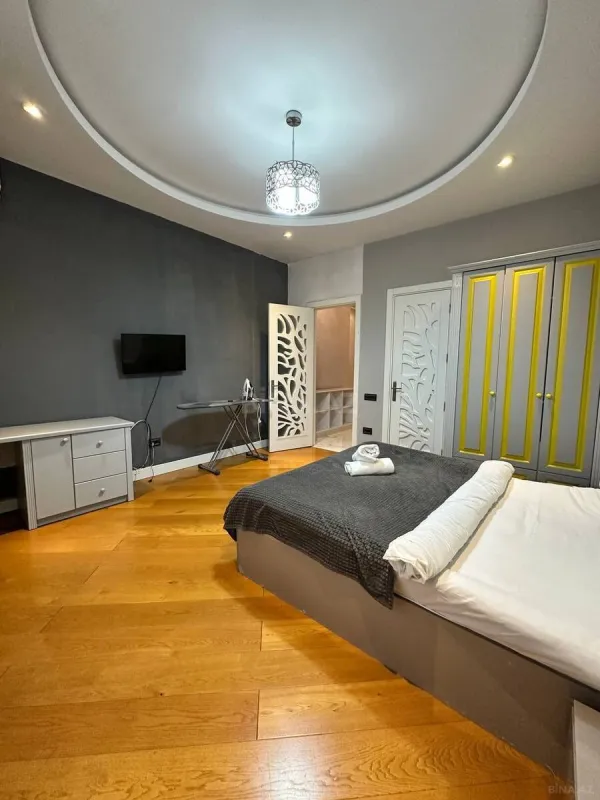 Satılır 4 otaqlı mənzil 240 m²