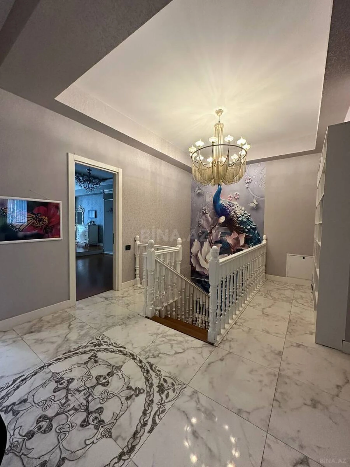 Satılır 4 otaqlı mənzil 240 m²