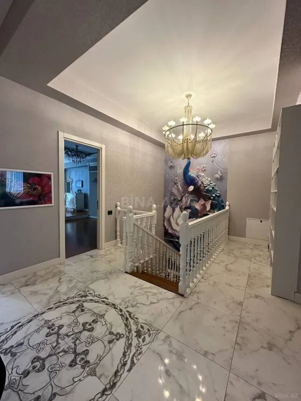 Satılır 4 otaqlı mənzil 240 m²