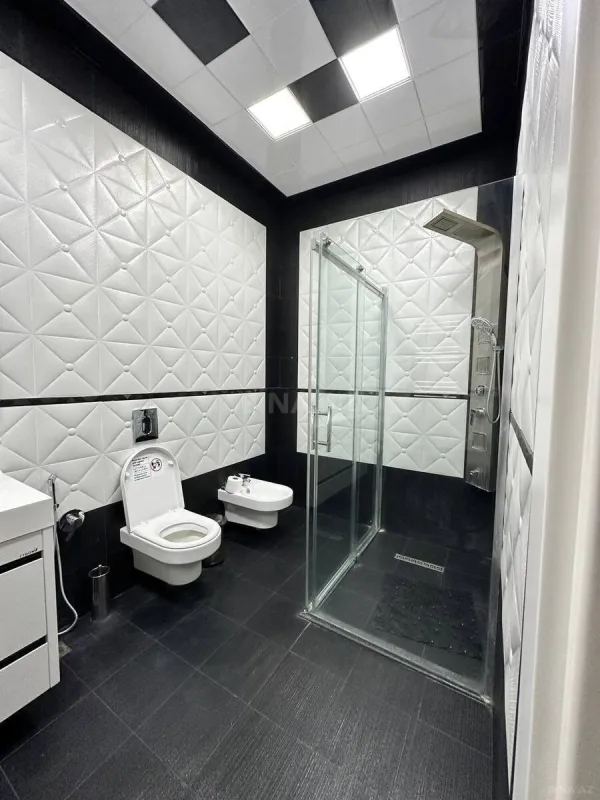 Satılır 4 otaqlı mənzil 240 m²