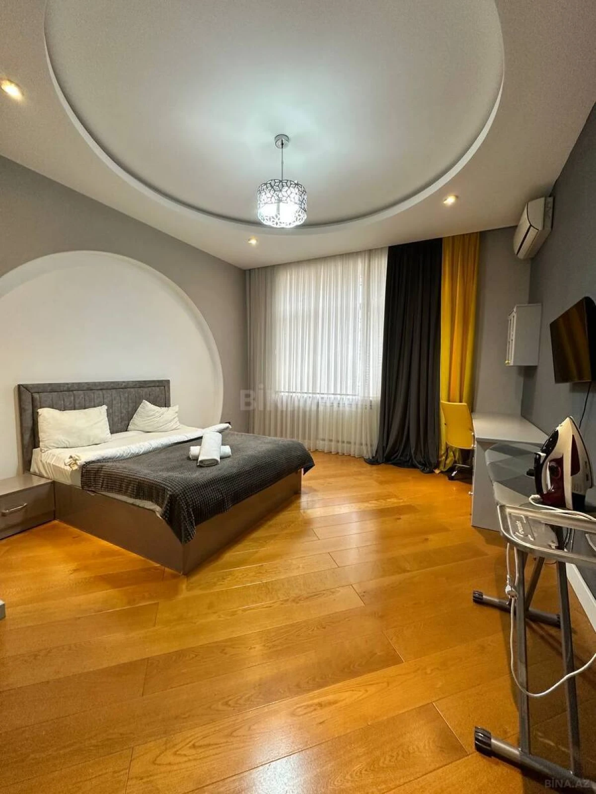 Satılır 4 otaqlı mənzil 240 m²