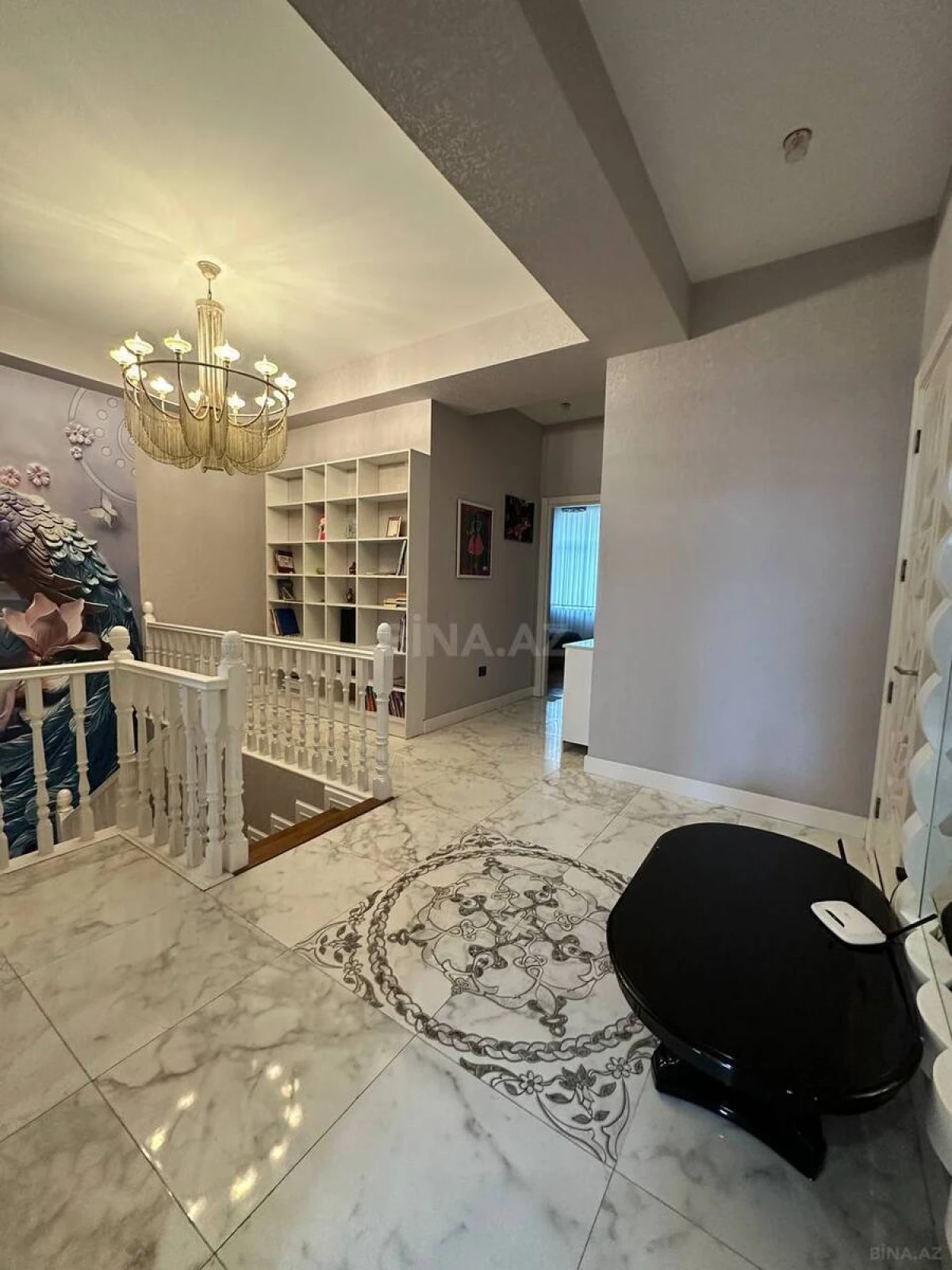 Satılır 4 otaqlı mənzil 240 m²