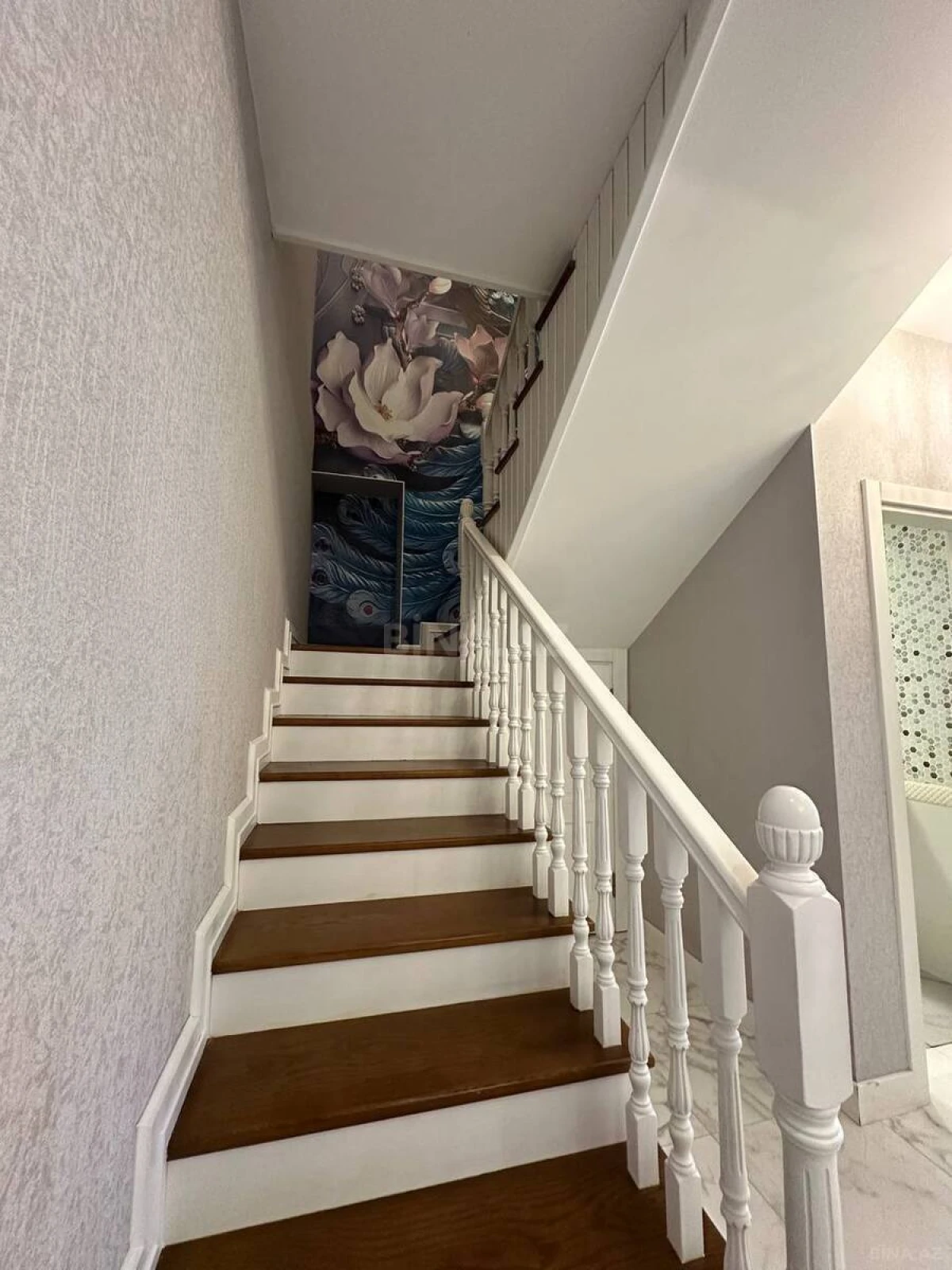 Satılır 4 otaqlı mənzil 240 m²