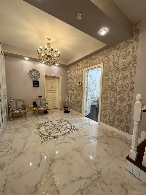 Satılır 4 otaqlı mənzil 240 m²