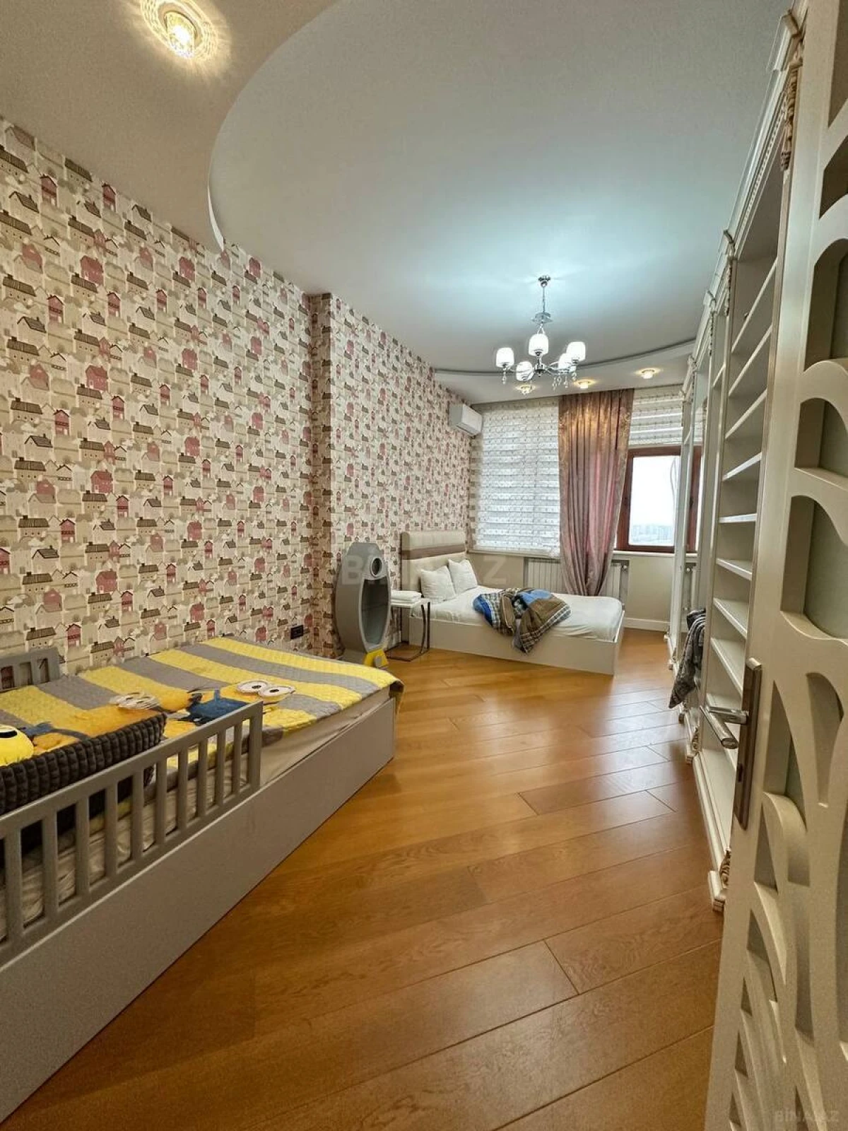 Satılır 4 otaqlı mənzil 240 m²