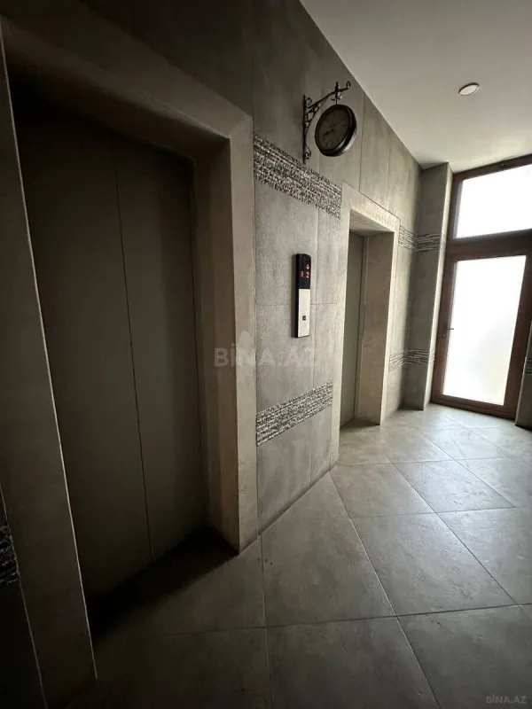 Satılır 4 otaqlı mənzil 240 m²