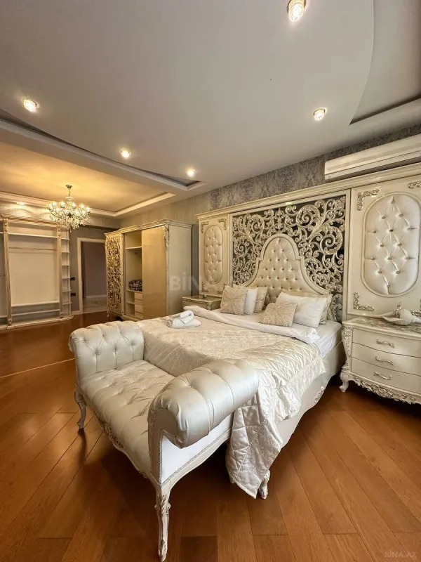 Satılır 4 otaqlı mənzil 240 m²