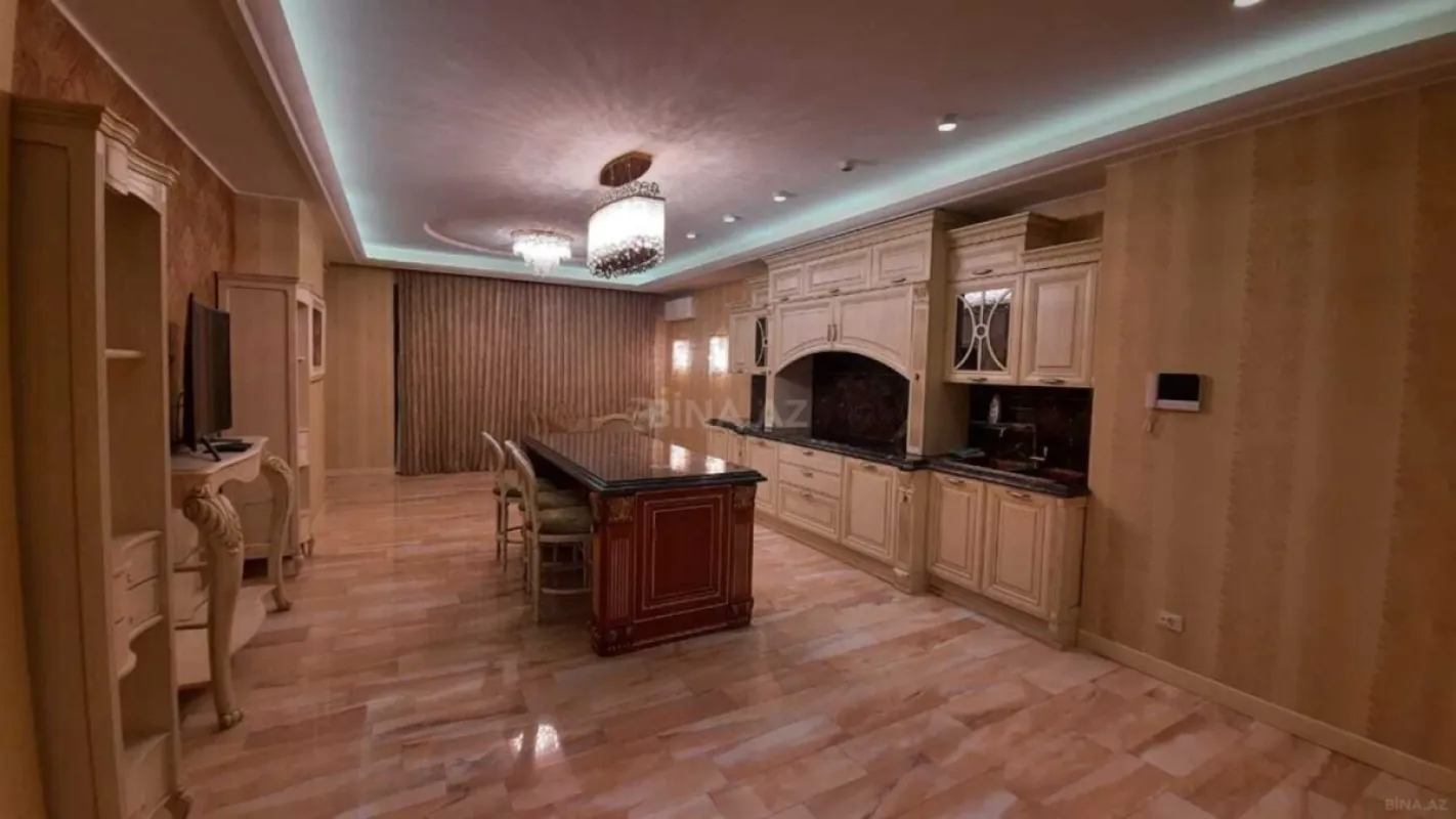 Satılır 5 otaqlı mənzil 500 m²