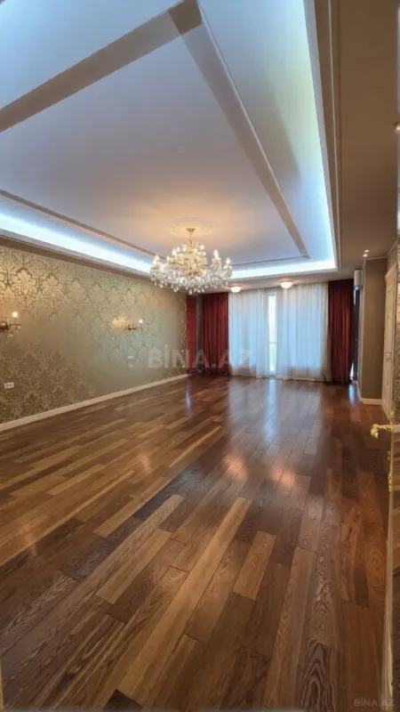 Satılır 5 otaqlı mənzil 500 m²
