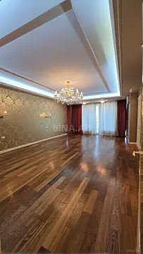 Satılır 5 otaqlı mənzil 500 m²