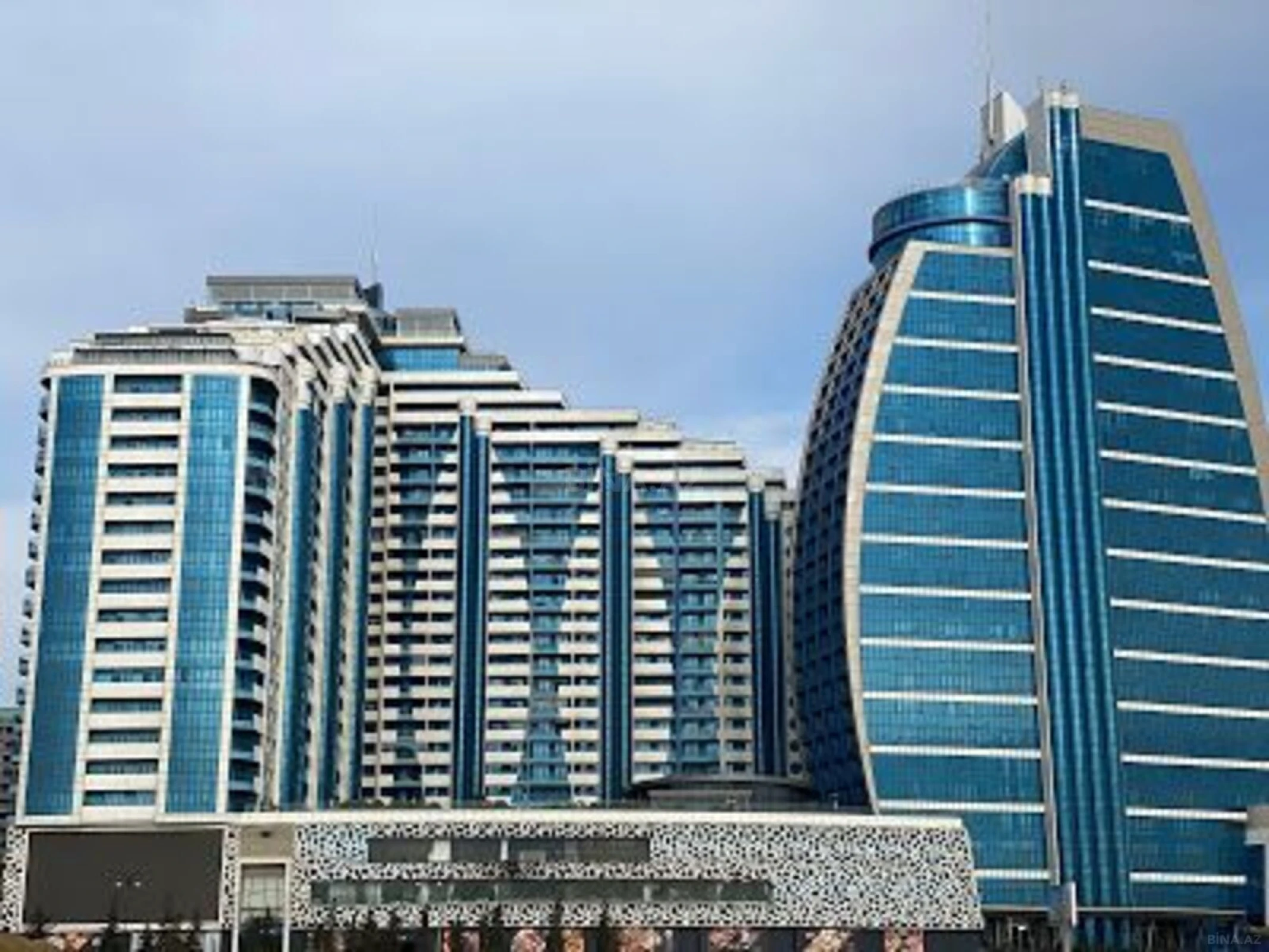 Satılır 5 otaqlı mənzil 500 m²