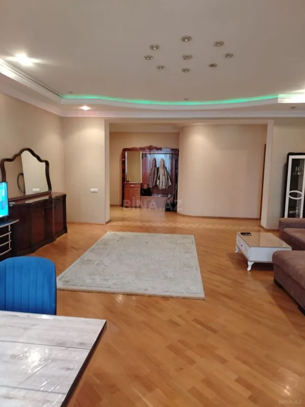 Kirayə verilir 3 otaqlı mənzil 180 m²
