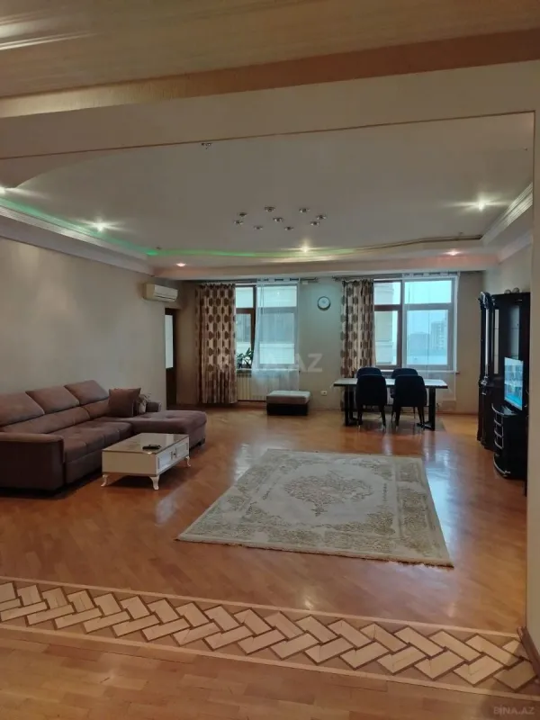 Kirayə verilir 3 otaqlı mənzil 180 m²