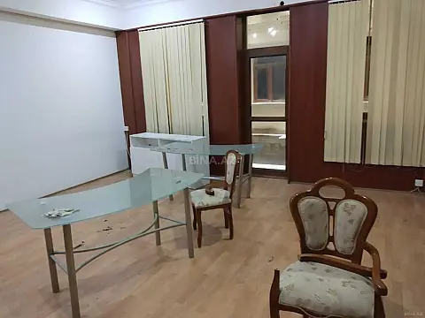 Kirayə verilir 1 otaqlı ofis 42 m²