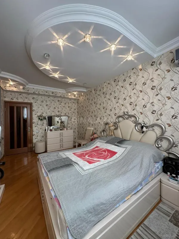 Satılır 2 otaqlı mənzil 96 m²