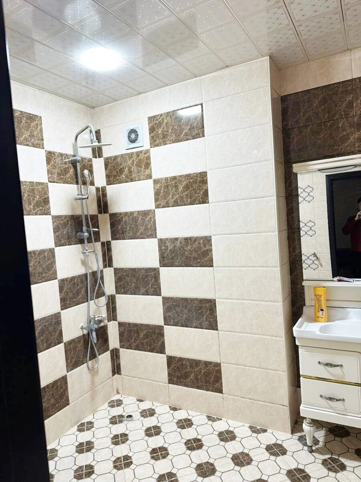 Kirayə verilir 2 otaqlı mənzil 80 m²