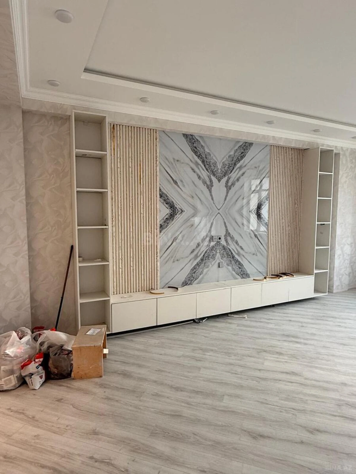 Satılır 3 otaqlı mənzil 175 m²