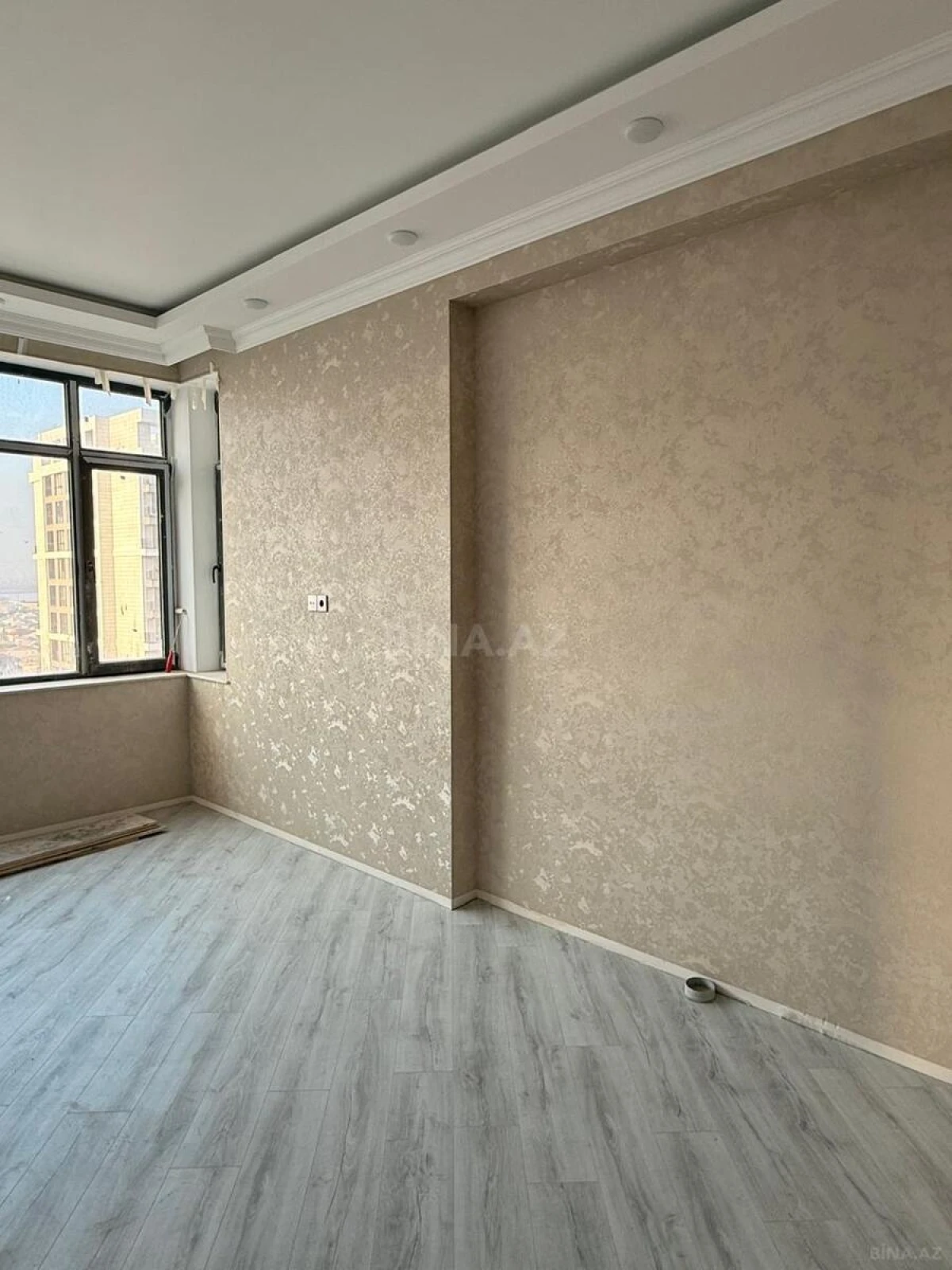 Satılır 3 otaqlı mənzil 175 m²