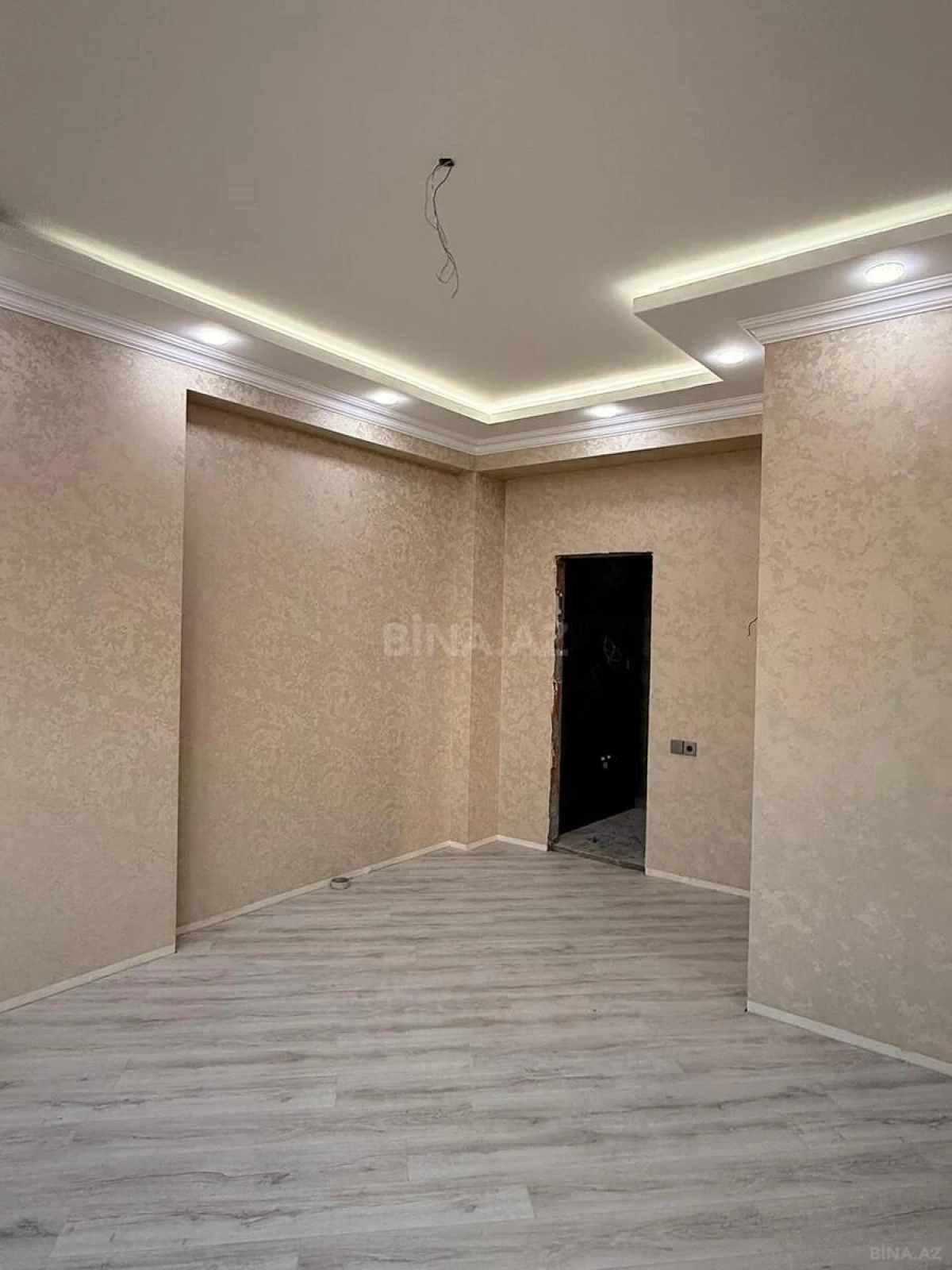 Satılır 3 otaqlı mənzil 175 m²