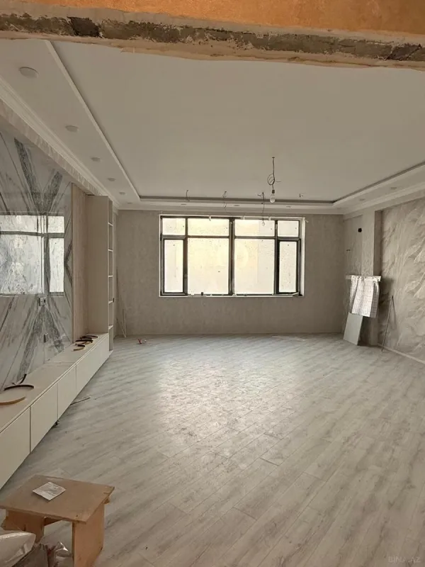 Satılır 3 otaqlı mənzil 175 m²