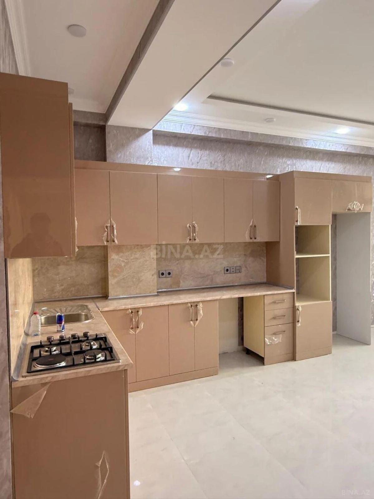 Satılır 3 otaqlı mənzil 175 m²