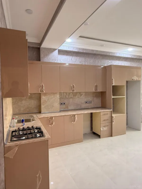 Satılır 3 otaqlı mənzil 175 m²