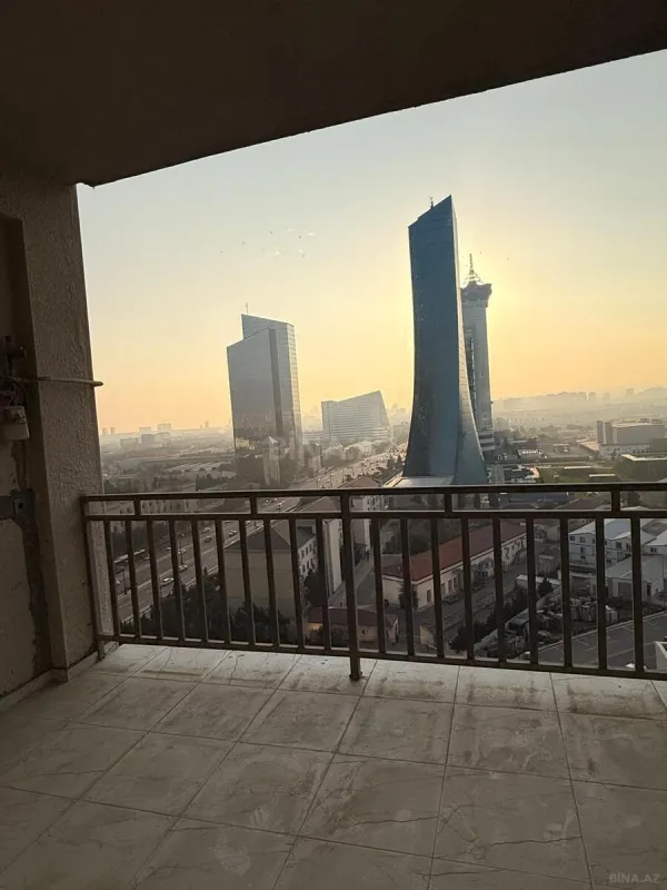 Satılır 3 otaqlı mənzil 175 m²