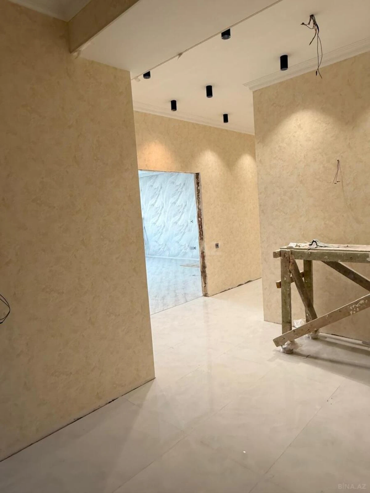 Satılır 3 otaqlı mənzil 175 m²