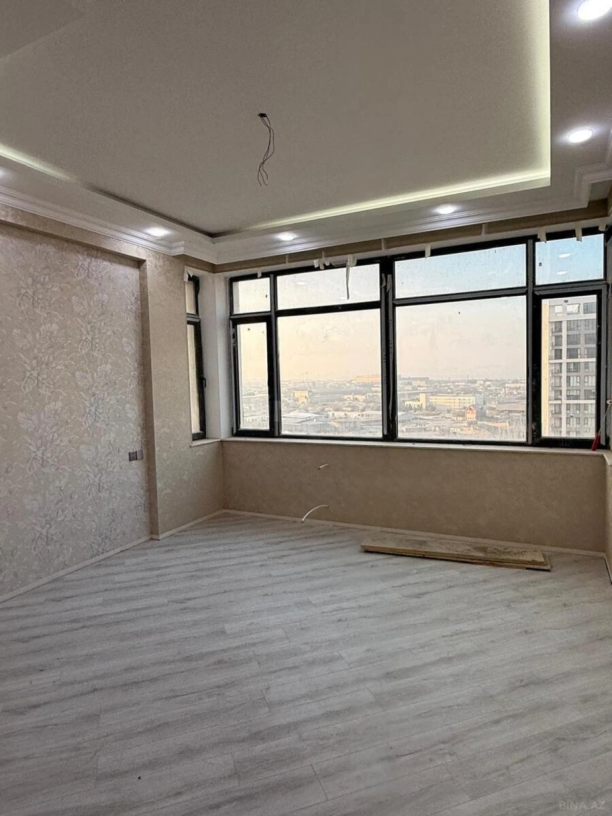 Satılır 3 otaqlı mənzil 175 m²