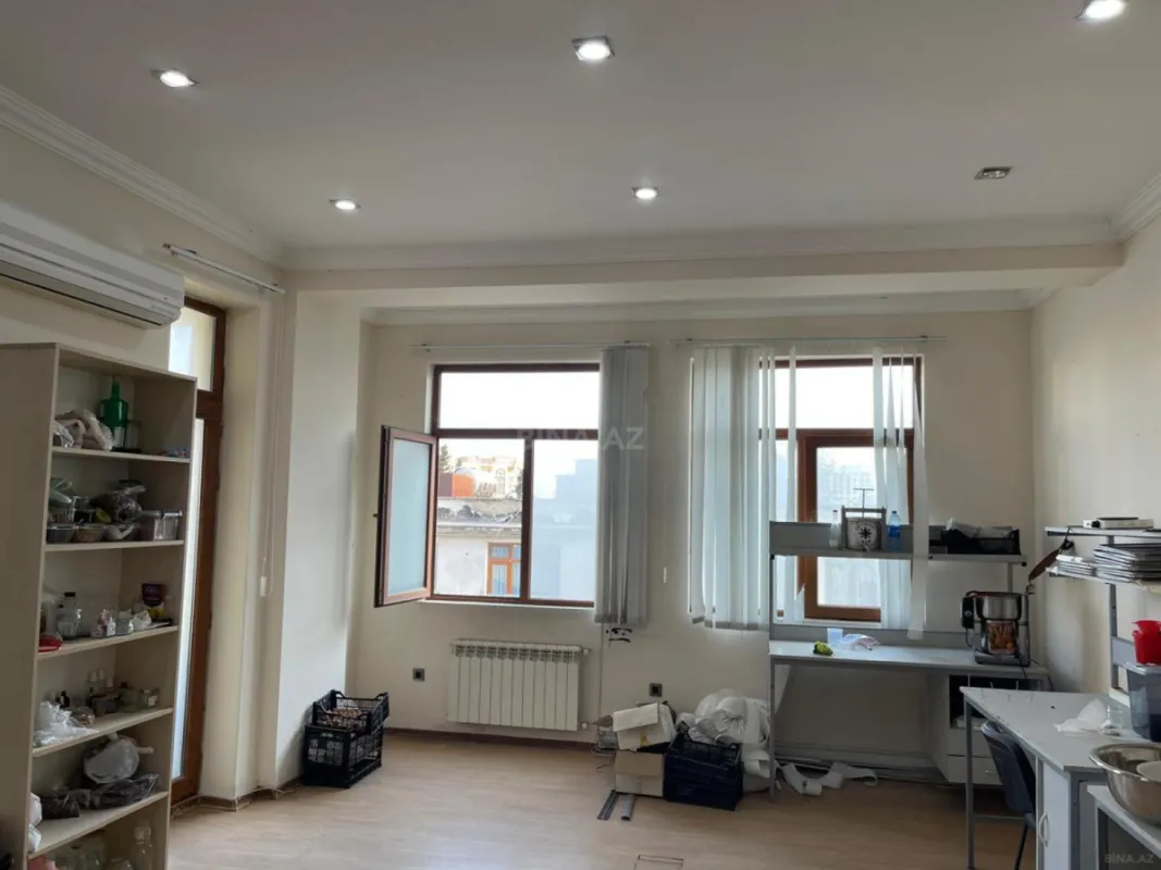 Satılır 3 otaqlı mənzil 140 m²