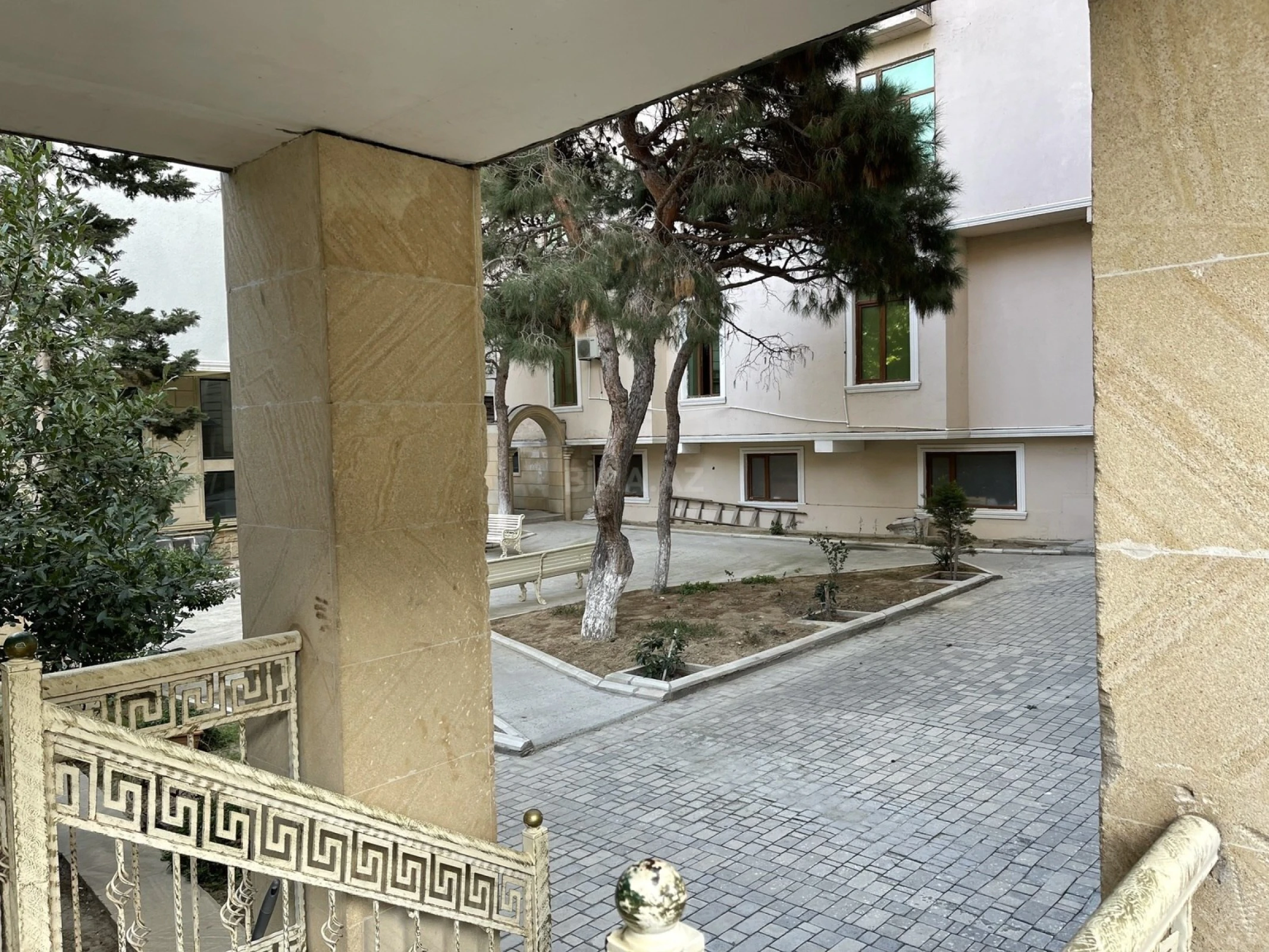 Satılır 3 otaqlı mənzil 140 m²